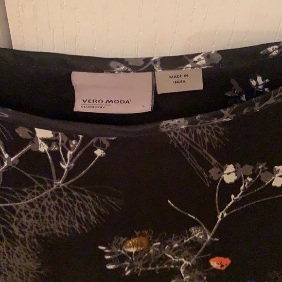 Silk feel half sleeves printed top - Picture 3 of 3